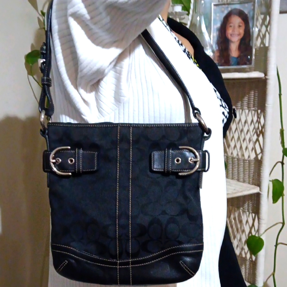 Coach CC Signature Embossed leather/canvas belted Shoulderbag Like new